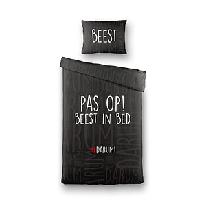 Dekbedovertrek #DARUM! Beest in Bed Dekbedovertrek - Eenpersoons (140x200 cm) - Zwart Microvezel - Dessin: Tekst - #DARUM! - Dekbed-Discounter.nl